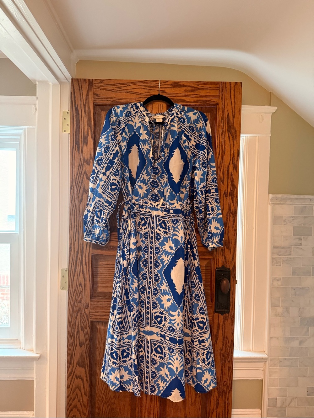 H&M Blue and White Patterned Long Sleeve Midi Dress with waist ties, size small